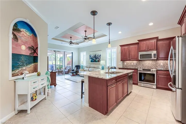 Open kitchen with new -single level- center island