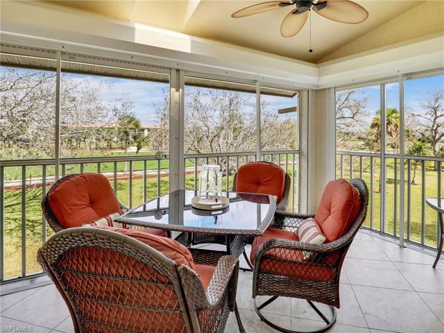 Rear lanai w/views of golf course