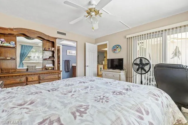 Bedroom with ceiling fan