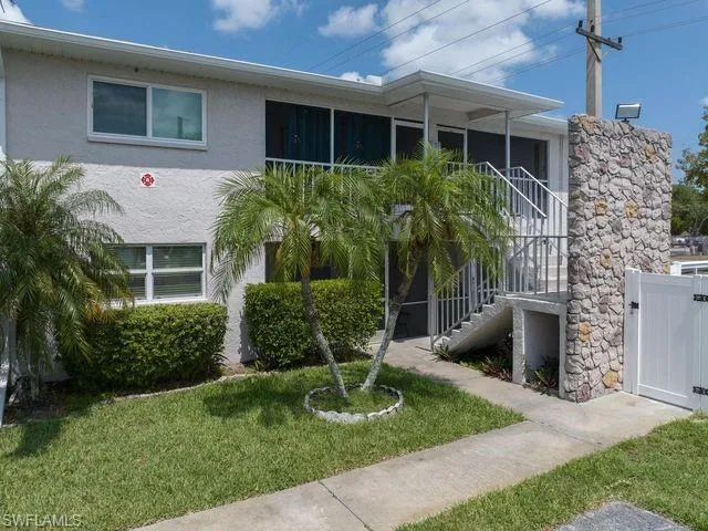 View of front facade with a front lawn