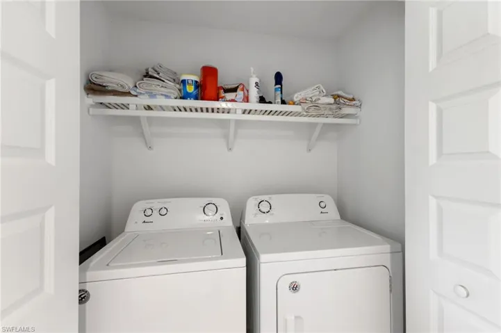 Washroom with independent washer and dryer