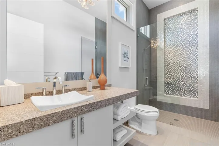 Ensuite bath for Guest bedroom 1
