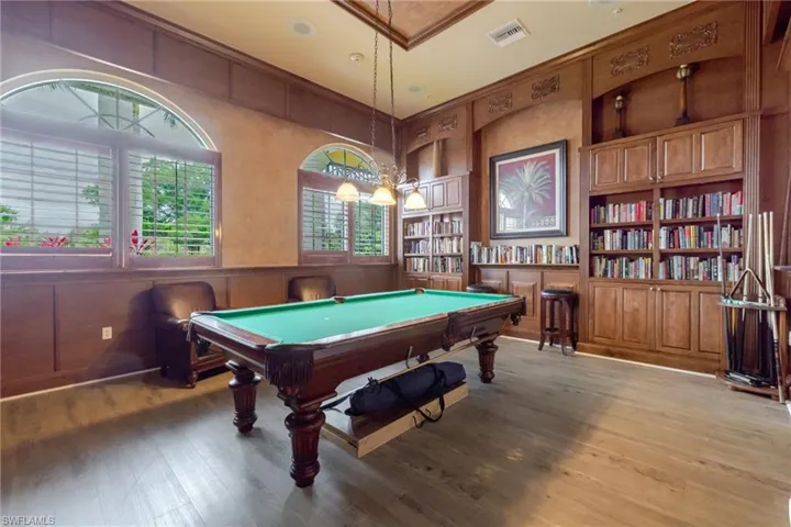 Billard & Library