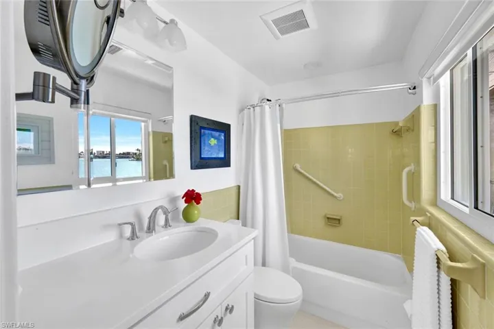 388 Harbour Dr 388, Naples, Florida 34103