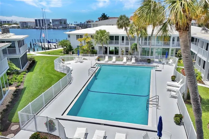 388 Harbour Dr 388, Naples, Florida 34103