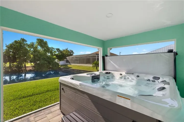 Jacuzzi Tub goes with the home