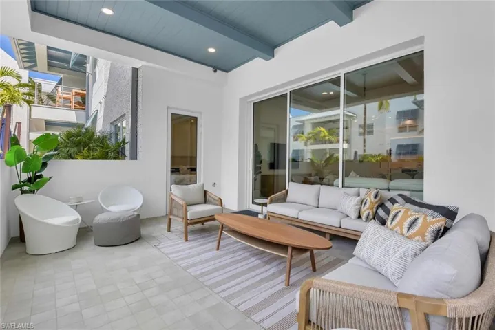 201  8th S ST, Naples, FL 34102