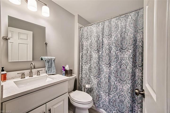 Guest bath with combo shower/tub