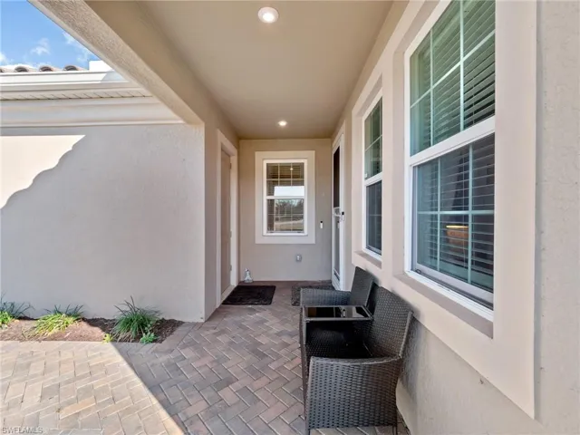 10373  Bonavie Cove  DR, Fort Myers, FL 33966