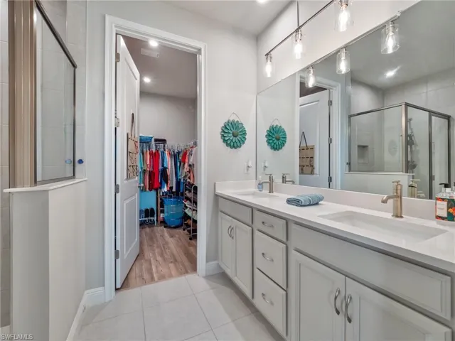 10373  Bonavie Cove  DR, Fort Myers, FL 33966