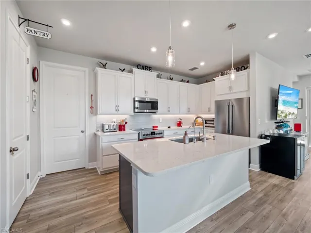 10373  Bonavie Cove  DR, Fort Myers, FL 33966
