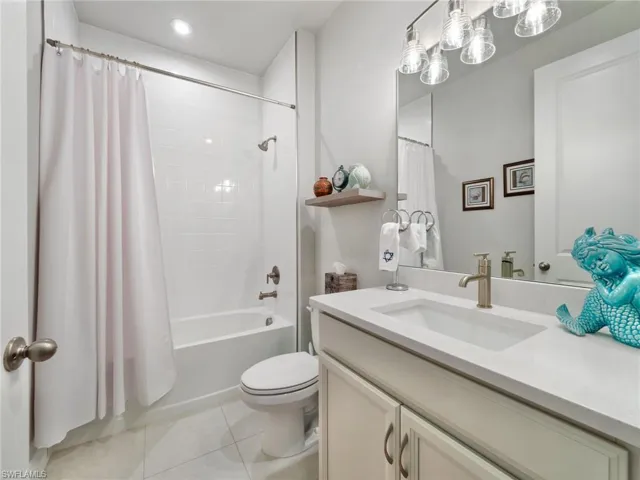 10373  Bonavie Cove  DR, Fort Myers, FL 33966