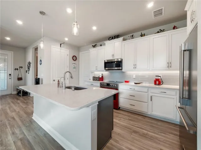 10373  Bonavie Cove  DR, Fort Myers, FL 33966