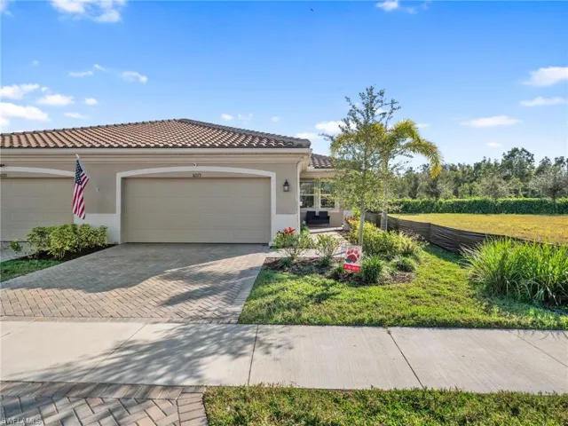10373  Bonavie Cove  DR, Fort Myers, FL 33966