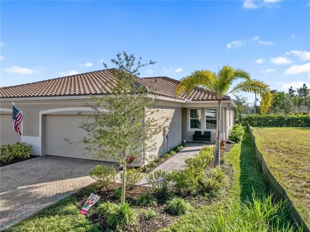 10373  Bonavie Cove  DR, Fort Myers, FL 33966