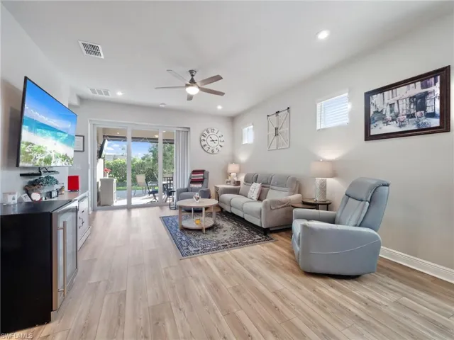 10373  Bonavie Cove  DR, Fort Myers, FL 33966