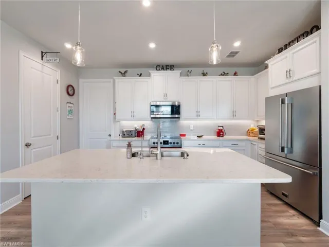 10373  Bonavie Cove  DR, Fort Myers, FL 33966