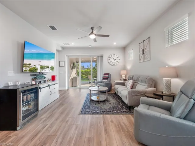 10373  Bonavie Cove  DR, Fort Myers, FL 33966