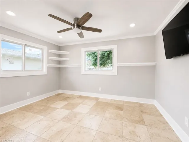 912  Dolphin  DR, Cape Coral, FL 33904