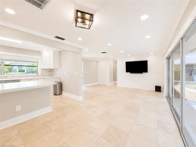 912  Dolphin  DR, Cape Coral, FL 33904