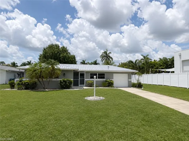 912  Dolphin  DR, Cape Coral, FL 33904