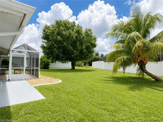 912  Dolphin  DR, Cape Coral, FL 33904