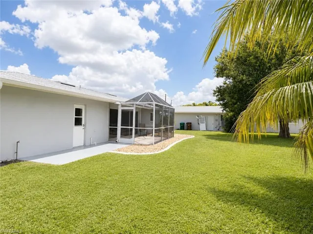 912  Dolphin  DR, Cape Coral, FL 33904