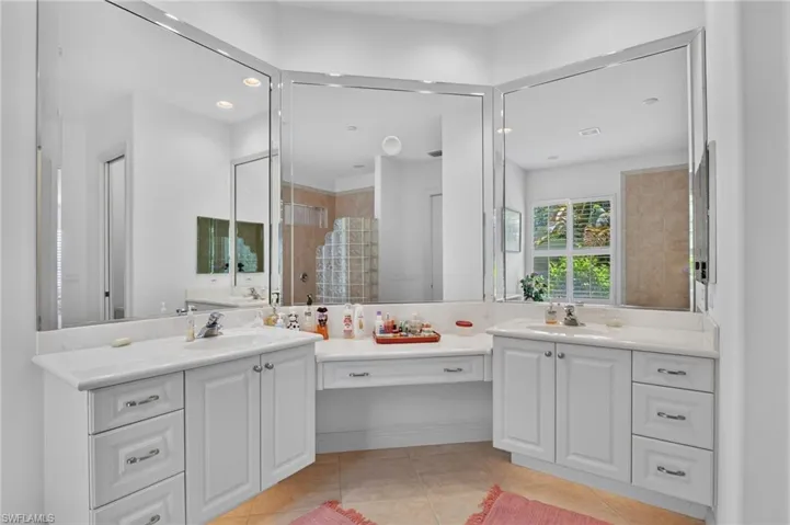 5278 Kensington High St, Naples, Florida 34105