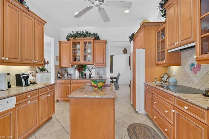 5278 Kensington High St, Naples, Florida 34105