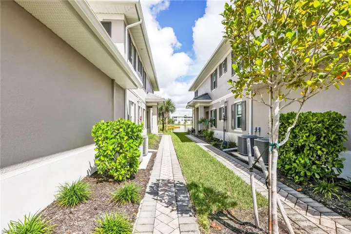 257  Indies Dr E  , Naples, FL 34114