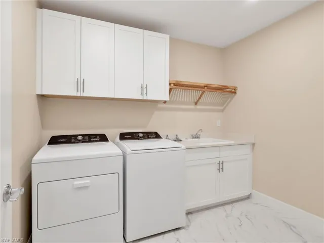 257  Indies Dr E  , Naples, FL 34114