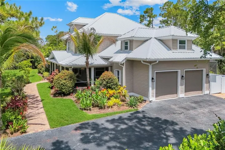 2661 Golden Gate Blvd W, Naples, Florida 34120
