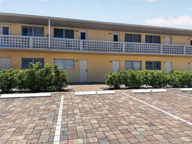 473 12th Ave S B6, Naples, Florida 34102