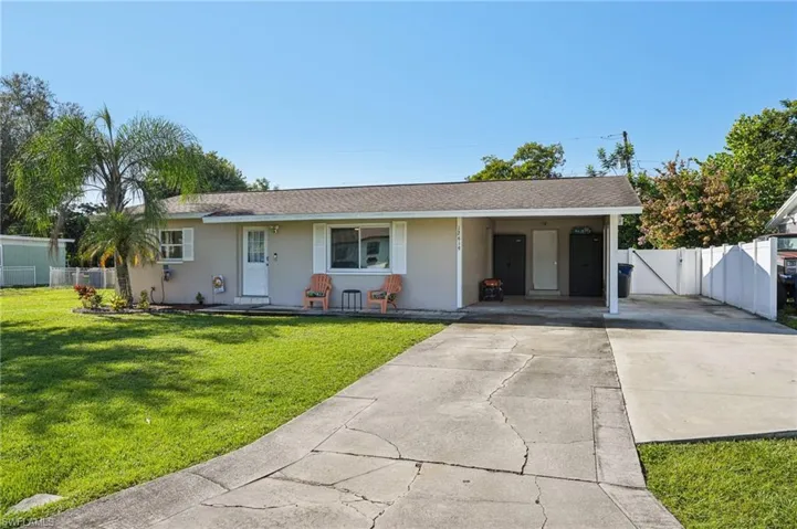 Ranch-style home with driveway, stucco siding, a gate, and roof with shingles