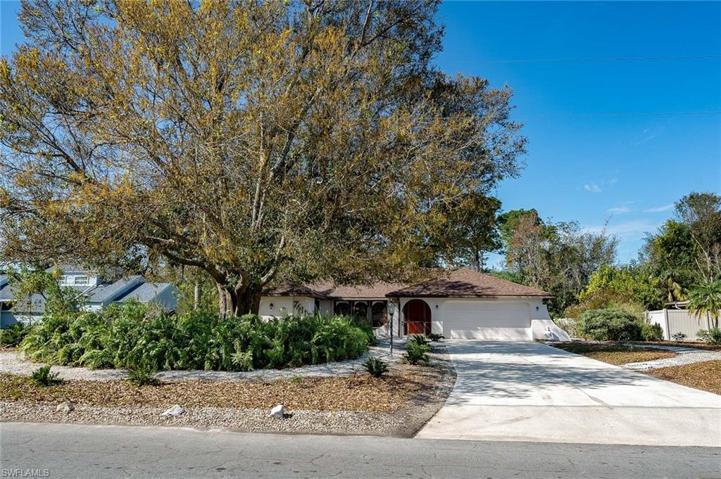 7611  Tania  LN, North Fort Myers, FL 33917