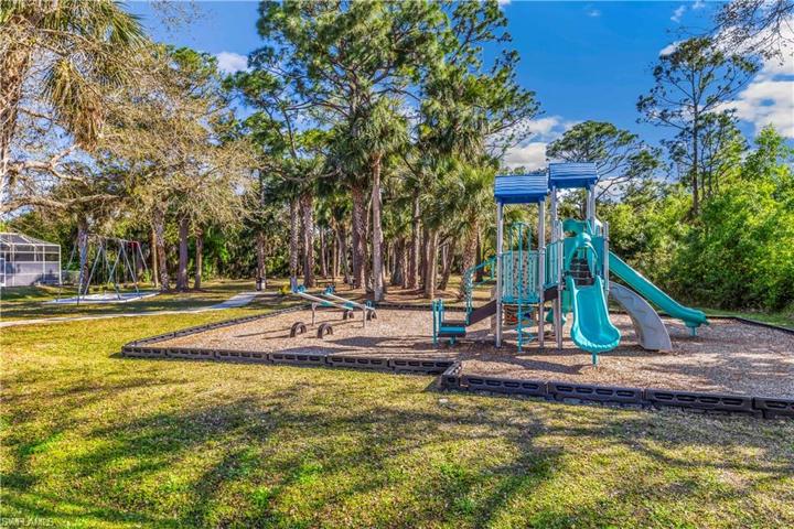Awesome Playground Inside Varsity Lakes!