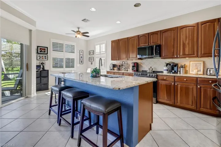 Kitchen with a center island.