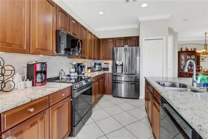 Light granite counter tops.