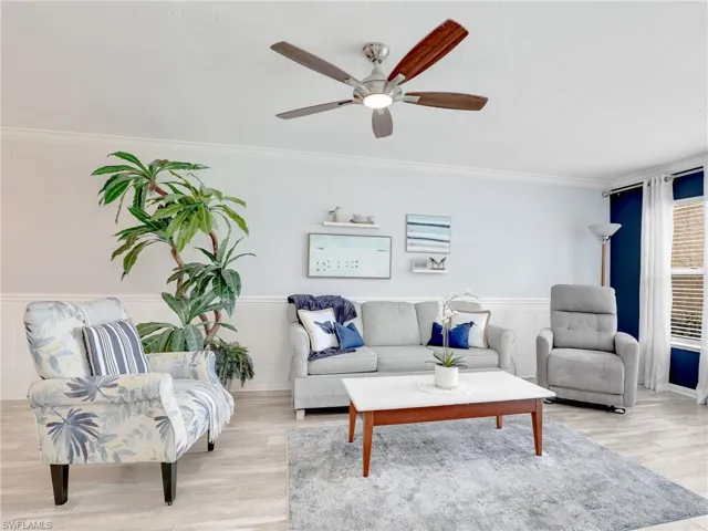 Living - Comfy and elegant furnishings