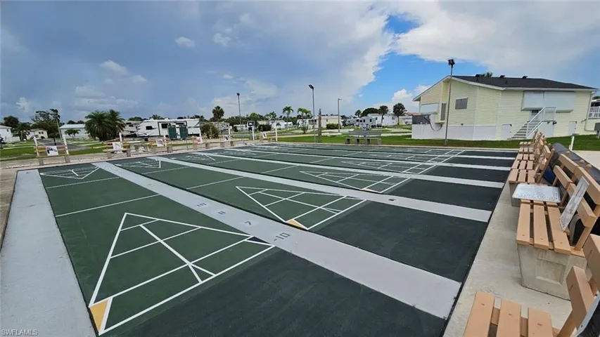 Shuffle board