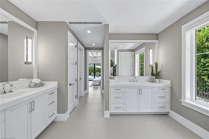 692 Banyan Blvd, Naples, Florida 34102