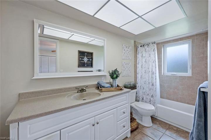 Guest Bathroom 1 - Connected to Bedroom