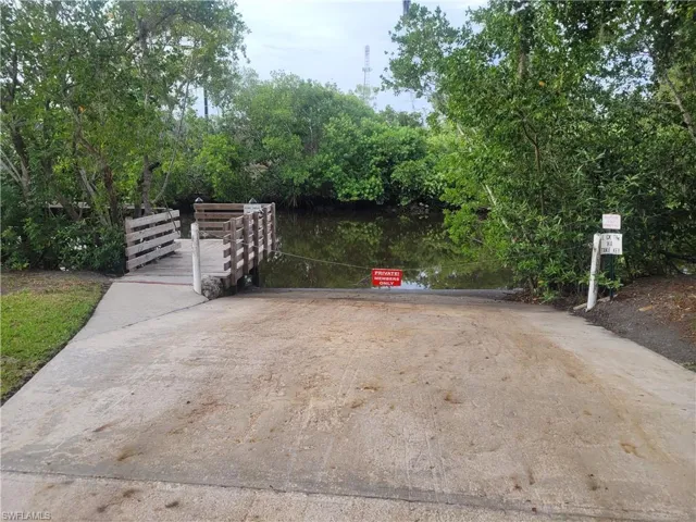 Gate with a boat ramp