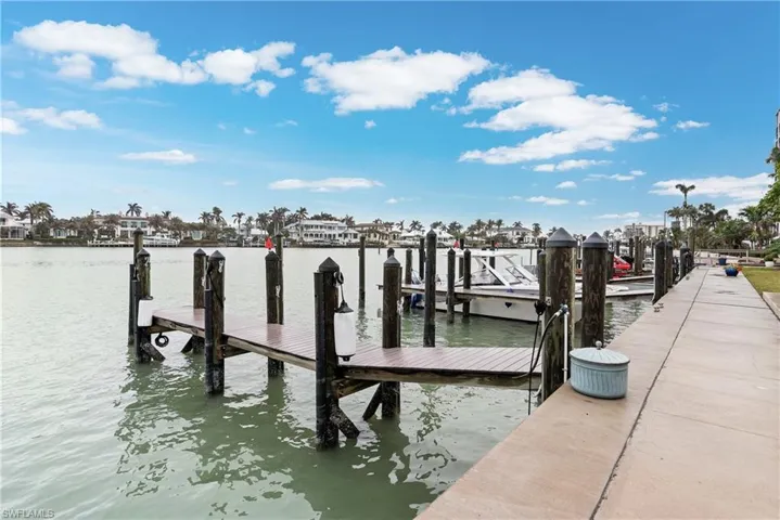 Moorings Bay, in your backyard - no bridges to the Gulf!