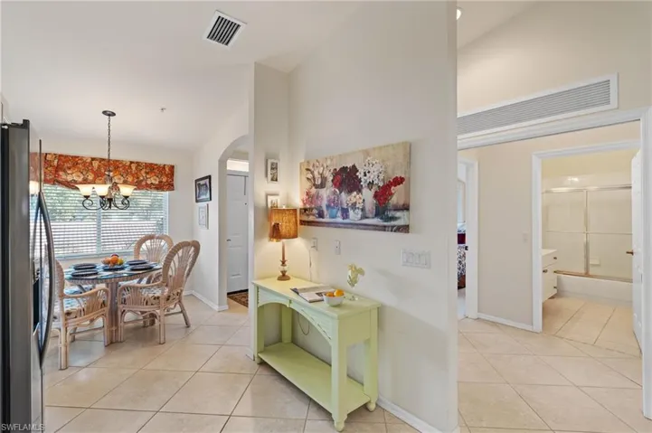 SPACIOUS KITCHEN WITH BREAKFAST/CASUAL DINING AREA