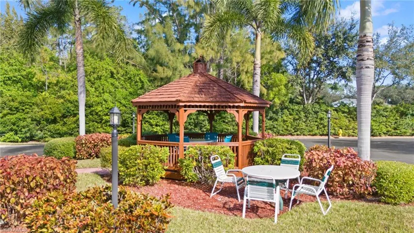 2415  Bayou  LN, Naples, FL 34112
