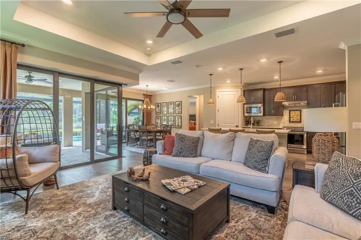 6870  Winding Cypress  DR, Naples, FL 34114
