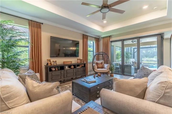 6870  Winding Cypress  DR, Naples, FL 34114