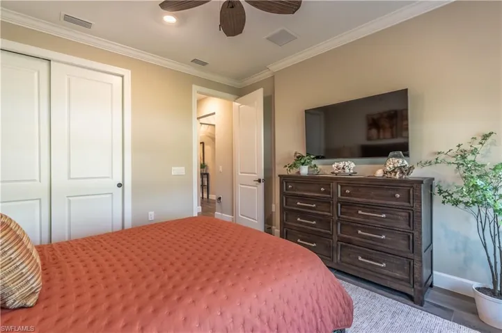 6870  Winding Cypress  DR, Naples, FL 34114
