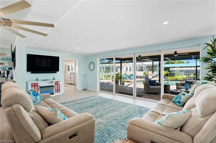 5257 Stratford Ct, Cape Coral, Florida 33904